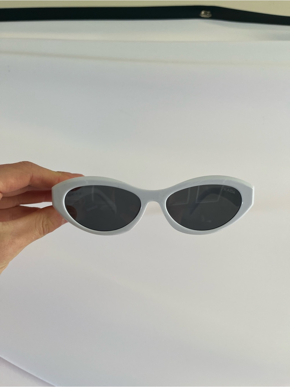 White oval sunglasses cat eye oval butterfly classic sunglasses